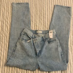Abercrombie Ultra High Rise 90s Straight Jean